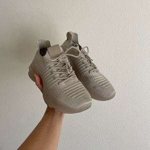 Cushionaire Tan Sneakers (8)